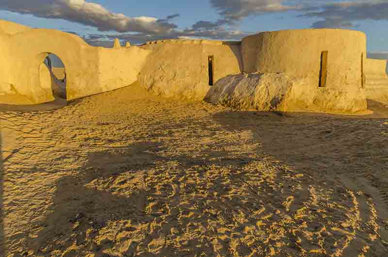 100 - Tunez - desierto de Tozeur - Ong Djmel - escenarios de la pelicula Stars War - IV episodio